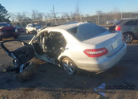 2011 Mercedes-Benz E 350 4Matic z USA, uszkodzony, nr VIN WDDHF8HB5BA501894